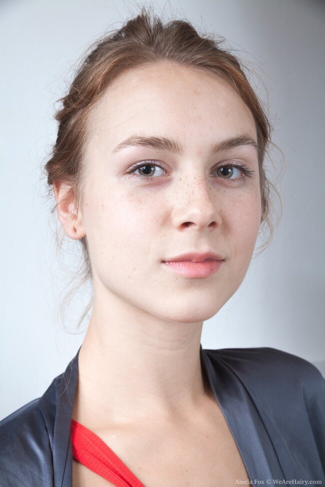 Волосатая Alecia Fox на любительских горячих съемках с волосатым парнем и крупным планом киски — фото 2