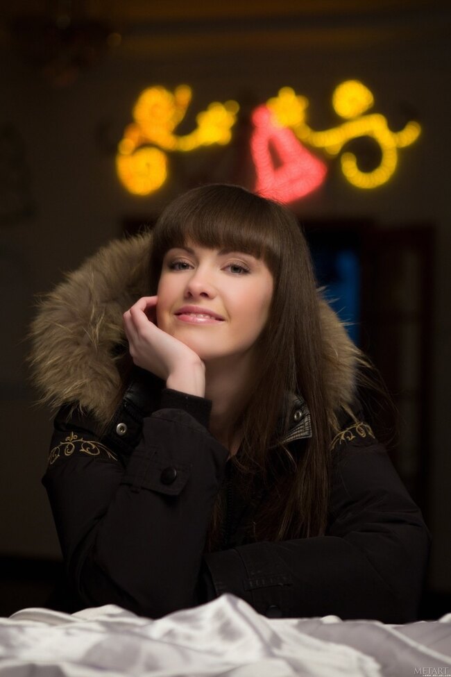 Сексуальная Candy Rose в горячей любительской фотосессии с высокими каблуками и идеальной фигурой
