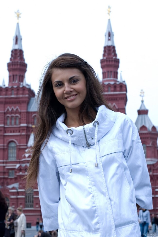 Горячие голые фото Astrud A в чулках и высоких каблуках на публике — фото 21